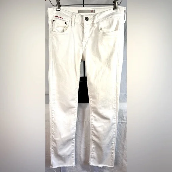 !iT. Cropped Ankle Jeans - Picture 2 of 4